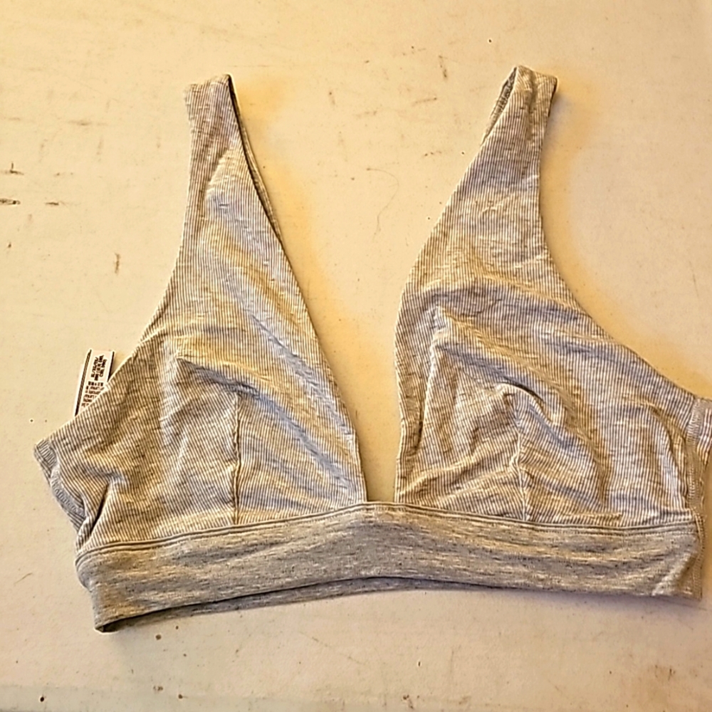 2 Victoria Secret bralettes